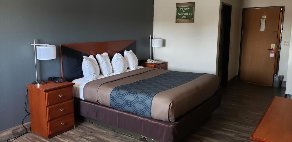 Econo Lodge Сидър Рапидс Екстериор снимка