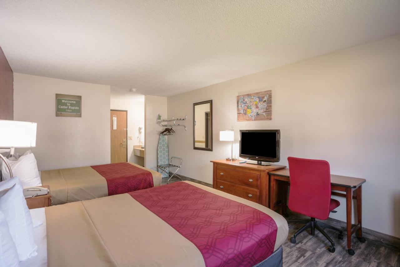 Econo Lodge Сидър Рапидс Екстериор снимка
