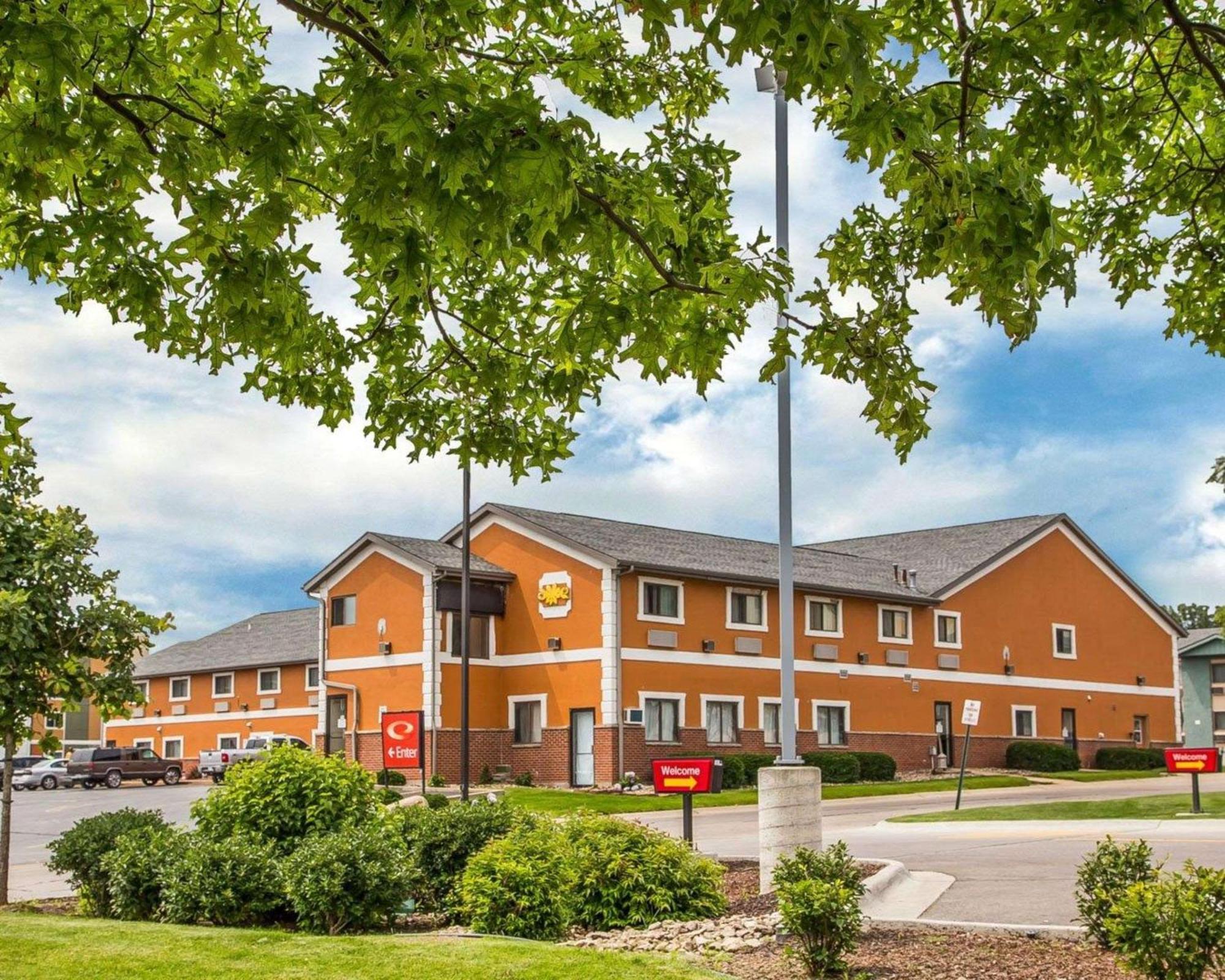 Econo Lodge Сидър Рапидс Екстериор снимка