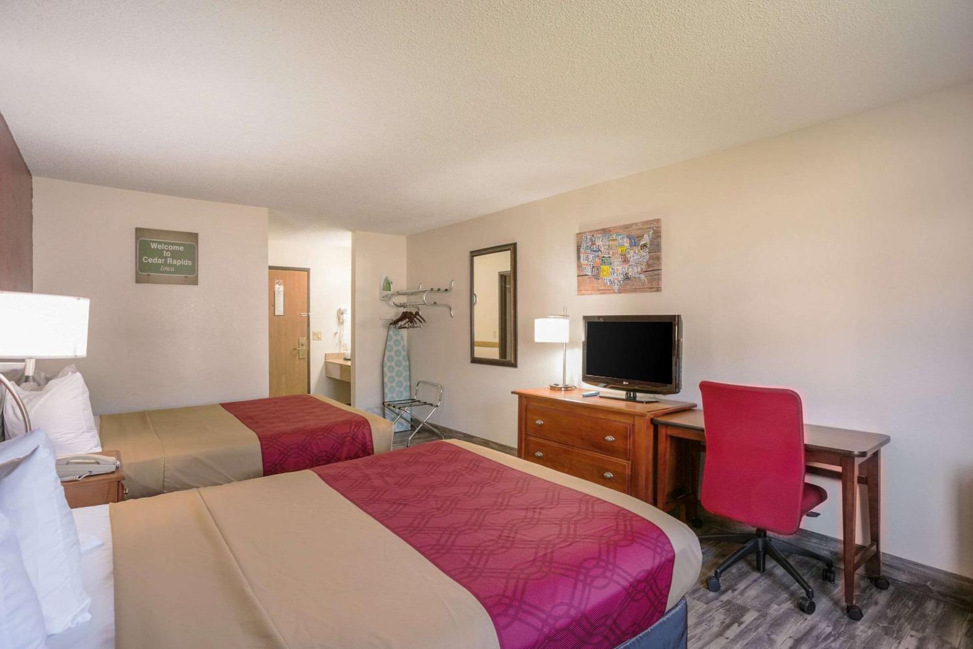 Econo Lodge Сидър Рапидс Екстериор снимка