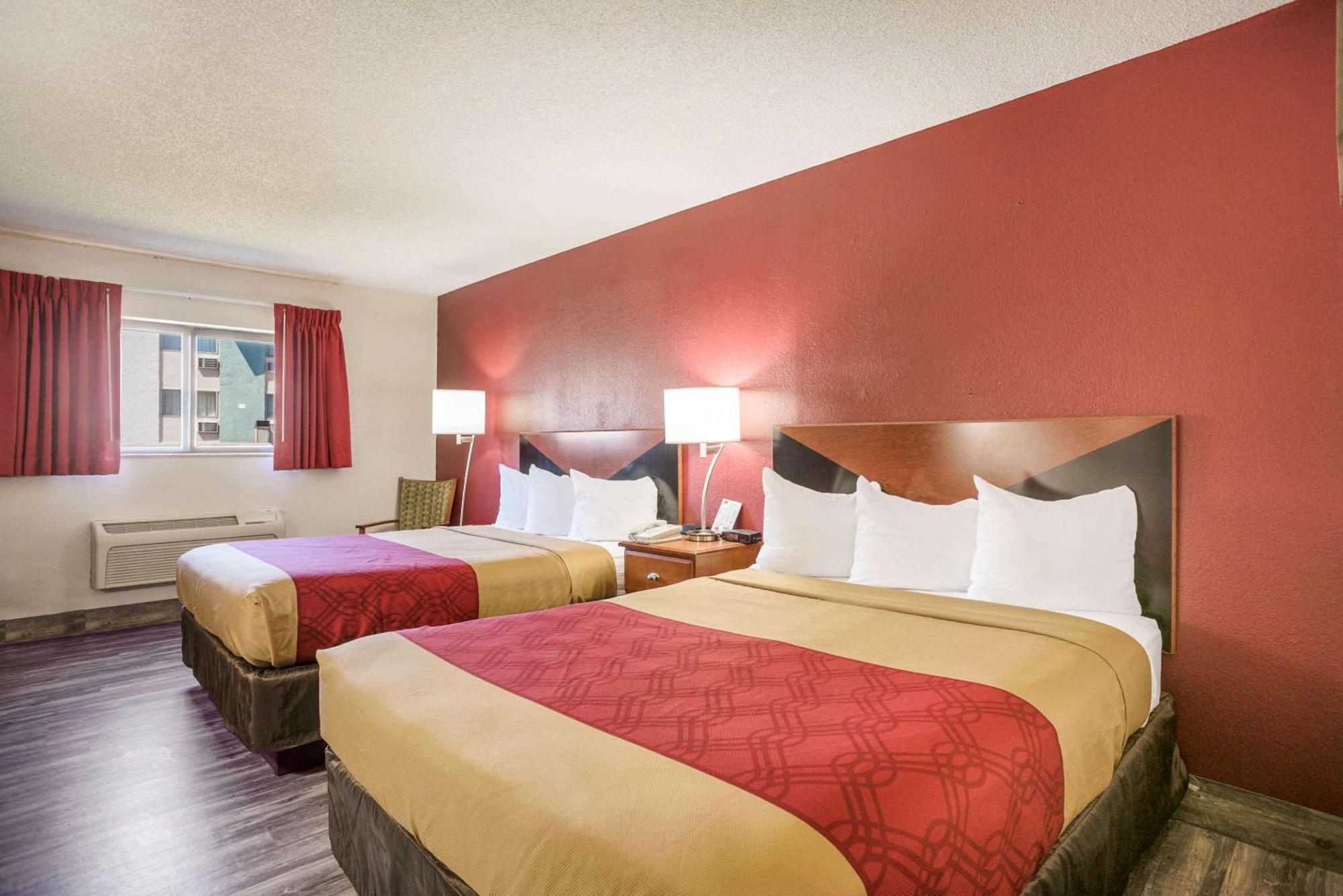 Econo Lodge Сидър Рапидс Екстериор снимка