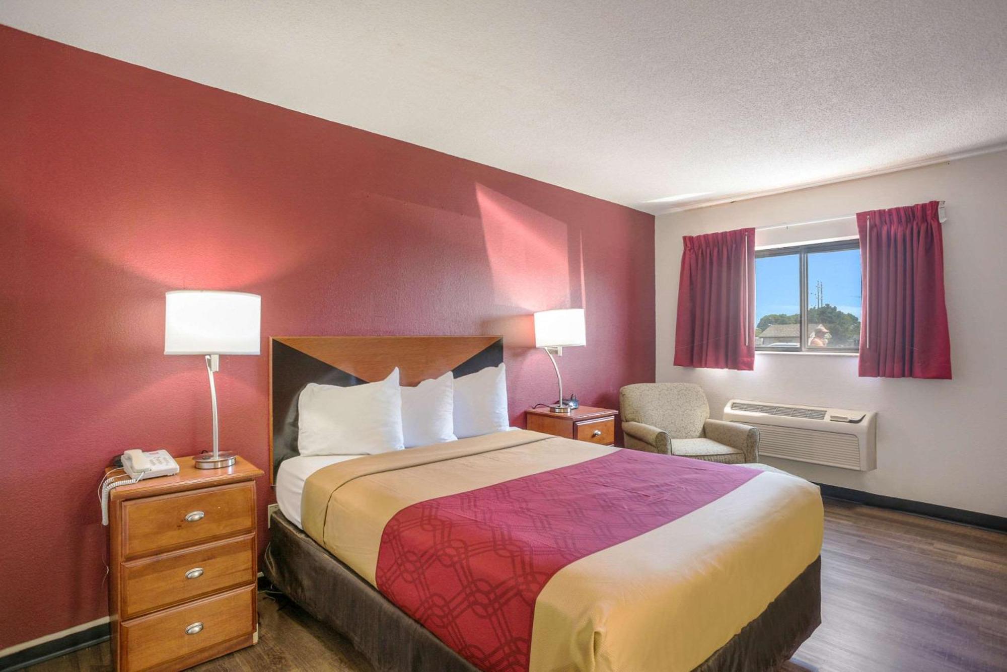 Econo Lodge Сидър Рапидс Екстериор снимка