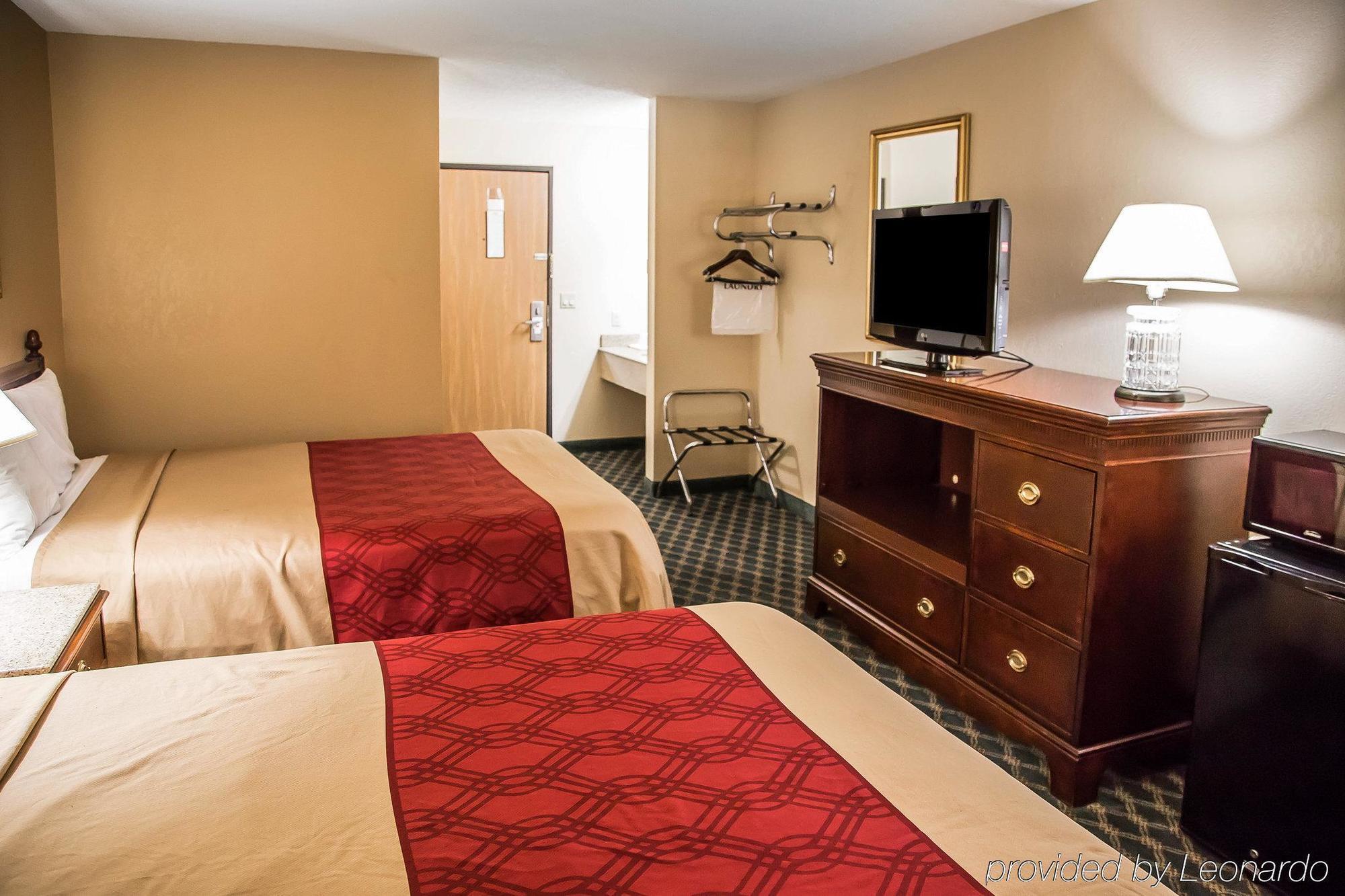 Econo Lodge Сидър Рапидс Екстериор снимка