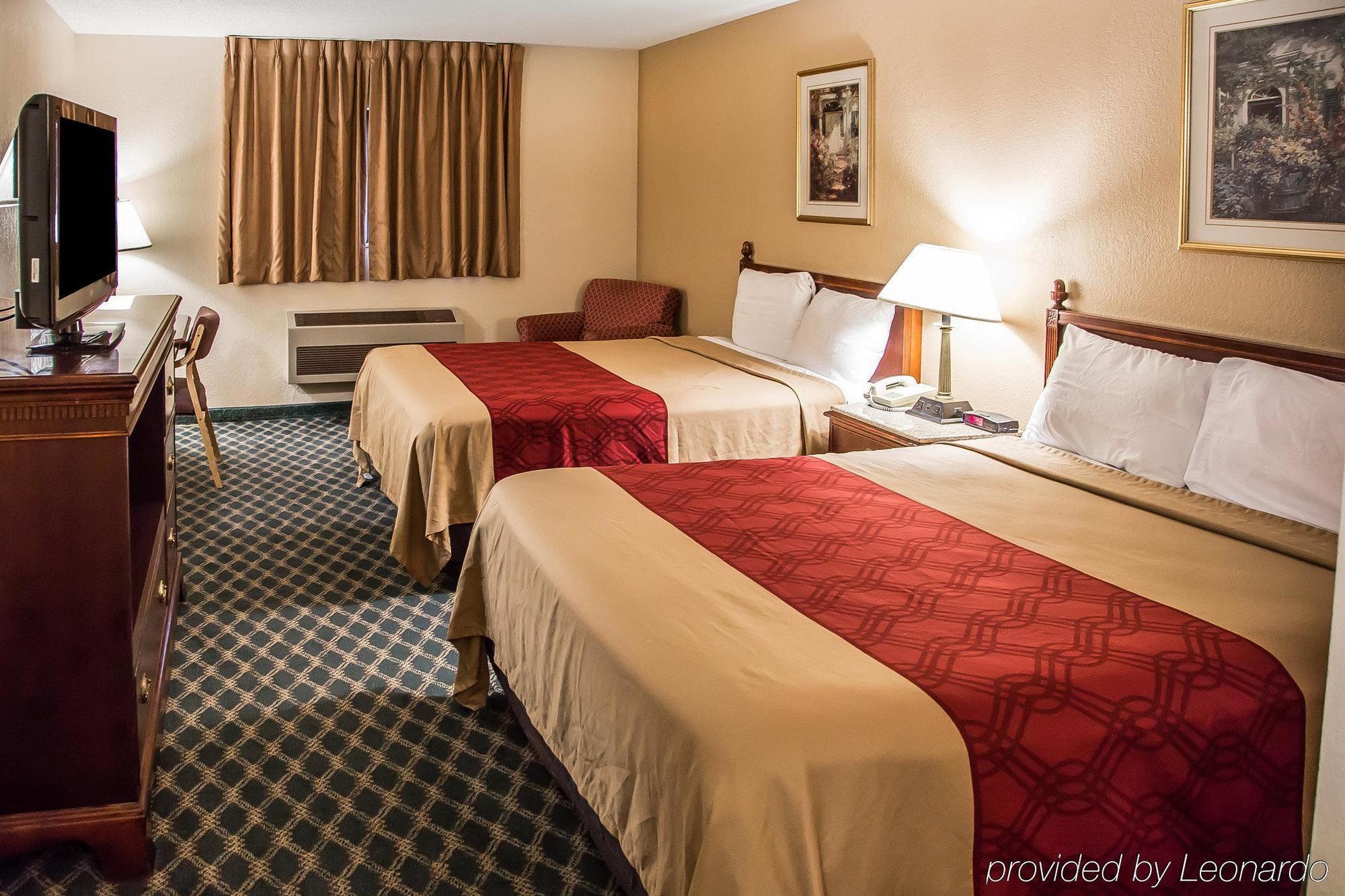 Econo Lodge Сидър Рапидс Екстериор снимка