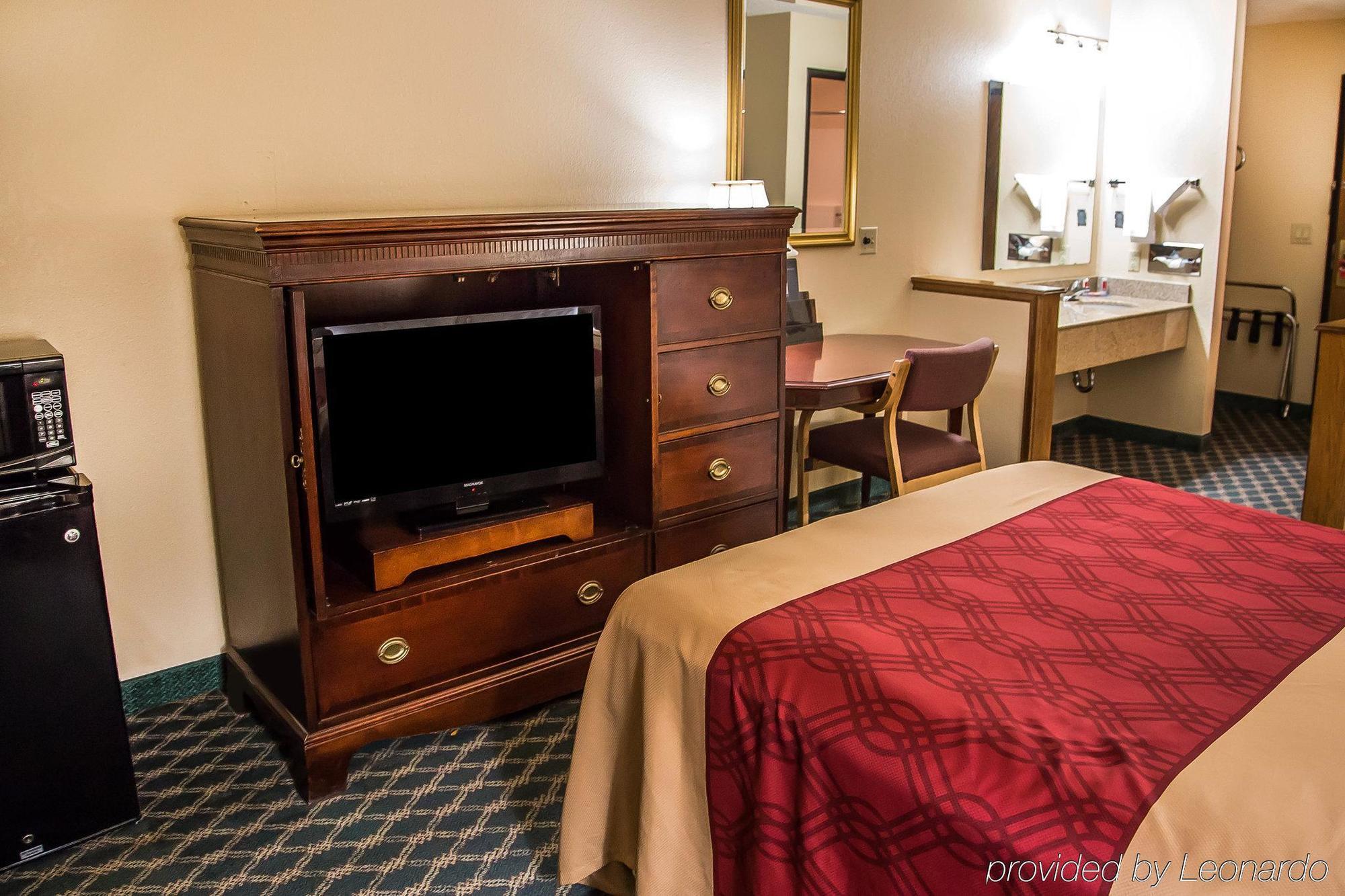 Econo Lodge Сидър Рапидс Екстериор снимка