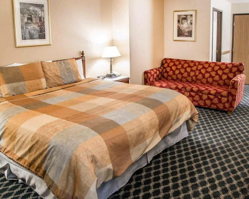 Econo Lodge Сидър Рапидс Екстериор снимка